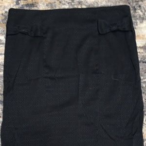 This adorable skirt has two bows on front.